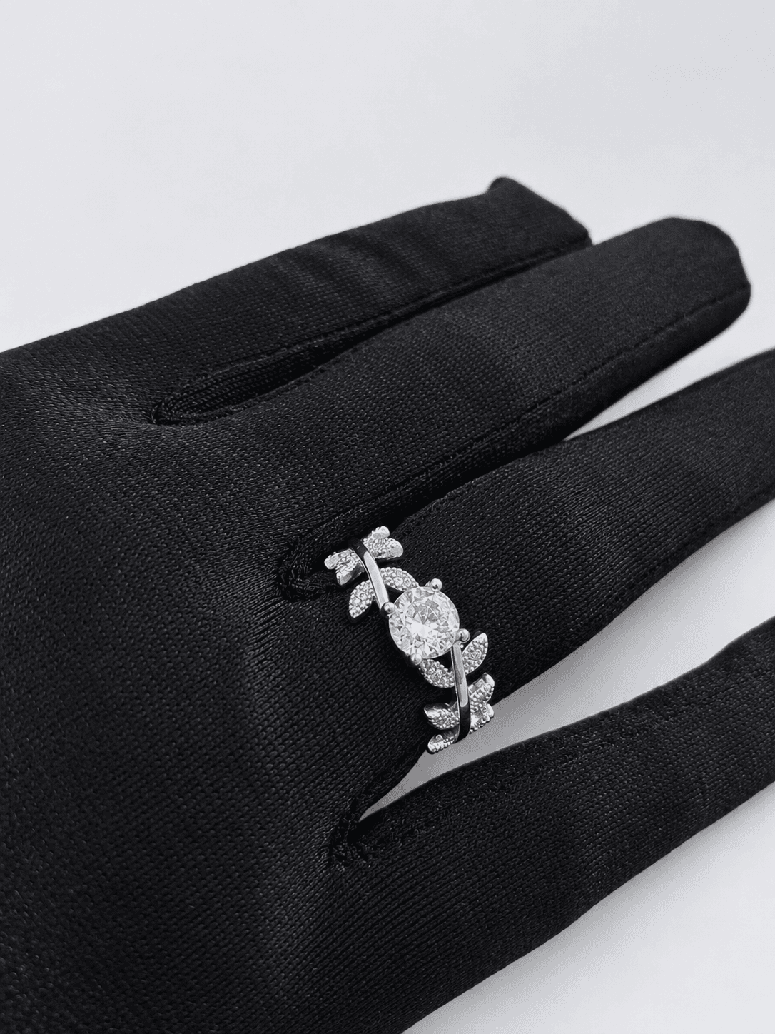 Nature-Inspired Leaf Solitaire Ring(Adjustable)